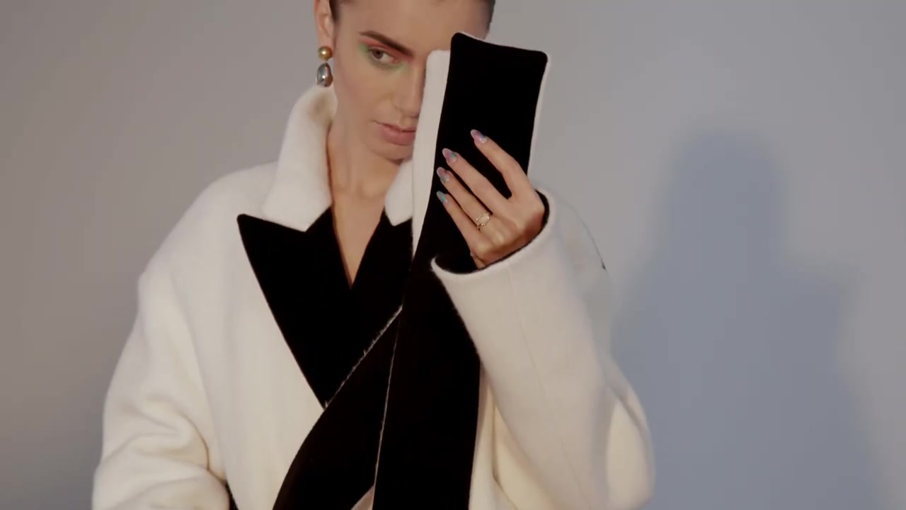 Lily_Collins__Glam_Team_Talk_About_the_Inspiration_Behind_Their_Looks___Byrdie_019.jpg