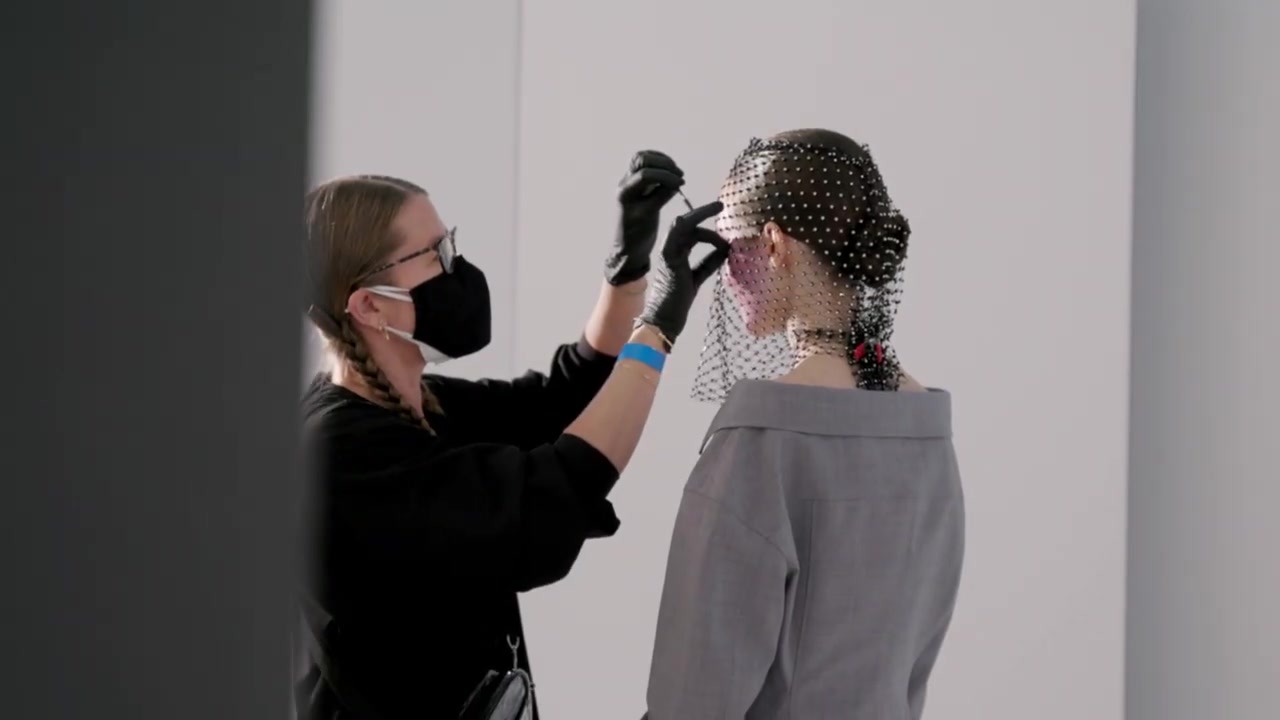 Lily_Collins__Glam_Team_Talk_About_the_Inspiration_Behind_Their_Looks___Byrdie_048.jpg