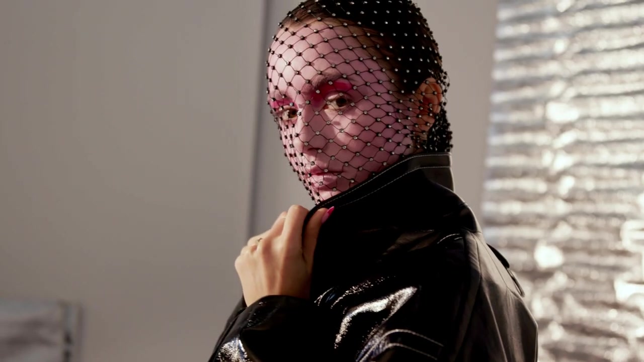 Lily_Collins__Glam_Team_Talk_About_the_Inspiration_Behind_Their_Looks___Byrdie_074.jpg