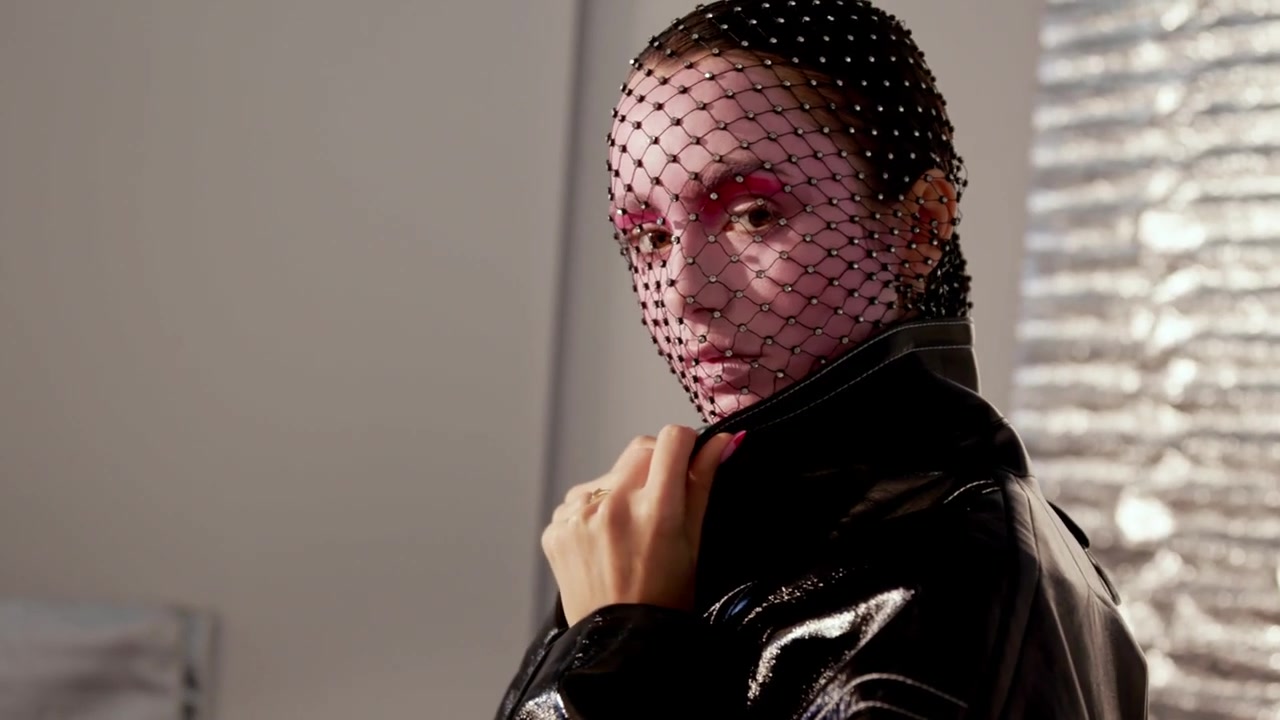 Lily_Collins__Glam_Team_Talk_About_the_Inspiration_Behind_Their_Looks___Byrdie_077.jpg