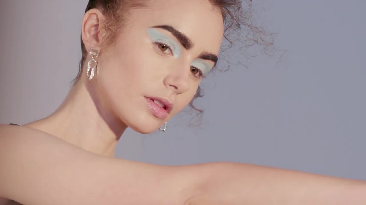 Lily_Collins__Glam_Team_Talk_About_the_Inspiration_Behind_Their_Looks___Byrdie_100.jpg