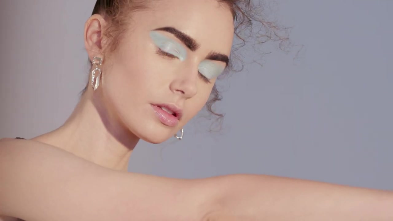 Lily_Collins__Glam_Team_Talk_About_the_Inspiration_Behind_Their_Looks___Byrdie_102.jpg