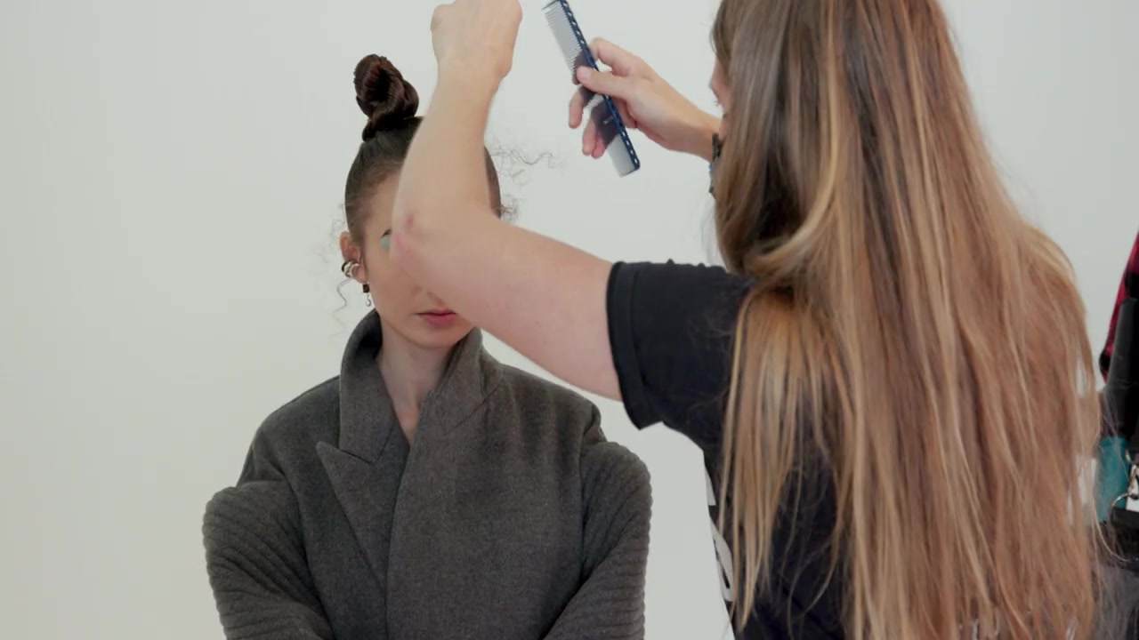 Lily_Collins__Glam_Team_Talk_About_the_Inspiration_Behind_Their_Looks___Byrdie_120.jpg