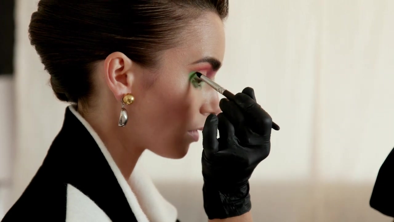 Lily_Collins__Glam_Team_Talk_About_the_Inspiration_Behind_Their_Looks___Byrdie_173.jpg Lily_Collins__Glam_Team_Talk_About_the_Inspiration_Behind_Their_Looks___Byrdie_173.jpg