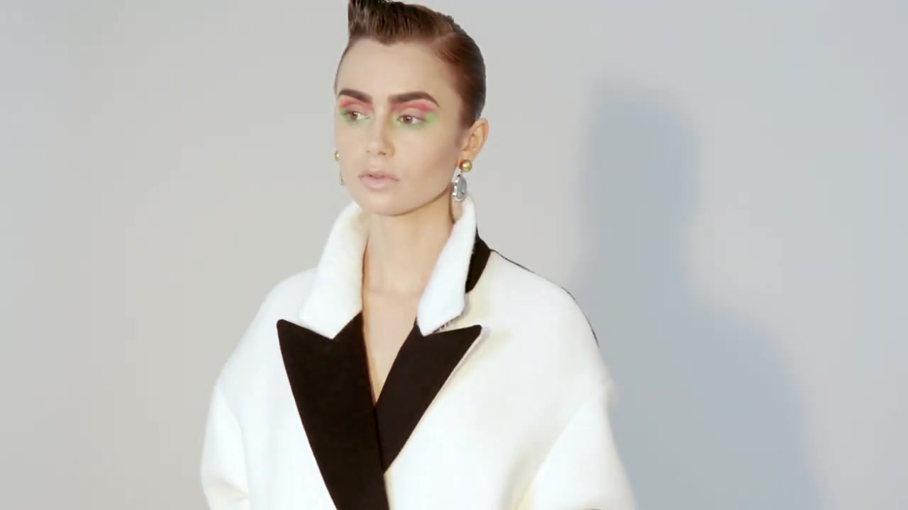 Lily_Collins__Glam_Team_Talk_About_the_Inspiration_Behind_Their_Looks___Byrdie_178.jpg Lily_Collins__Glam_Team_Talk_About_the_Inspiration_Behind_Their_Looks___Byrdie_178.jpg