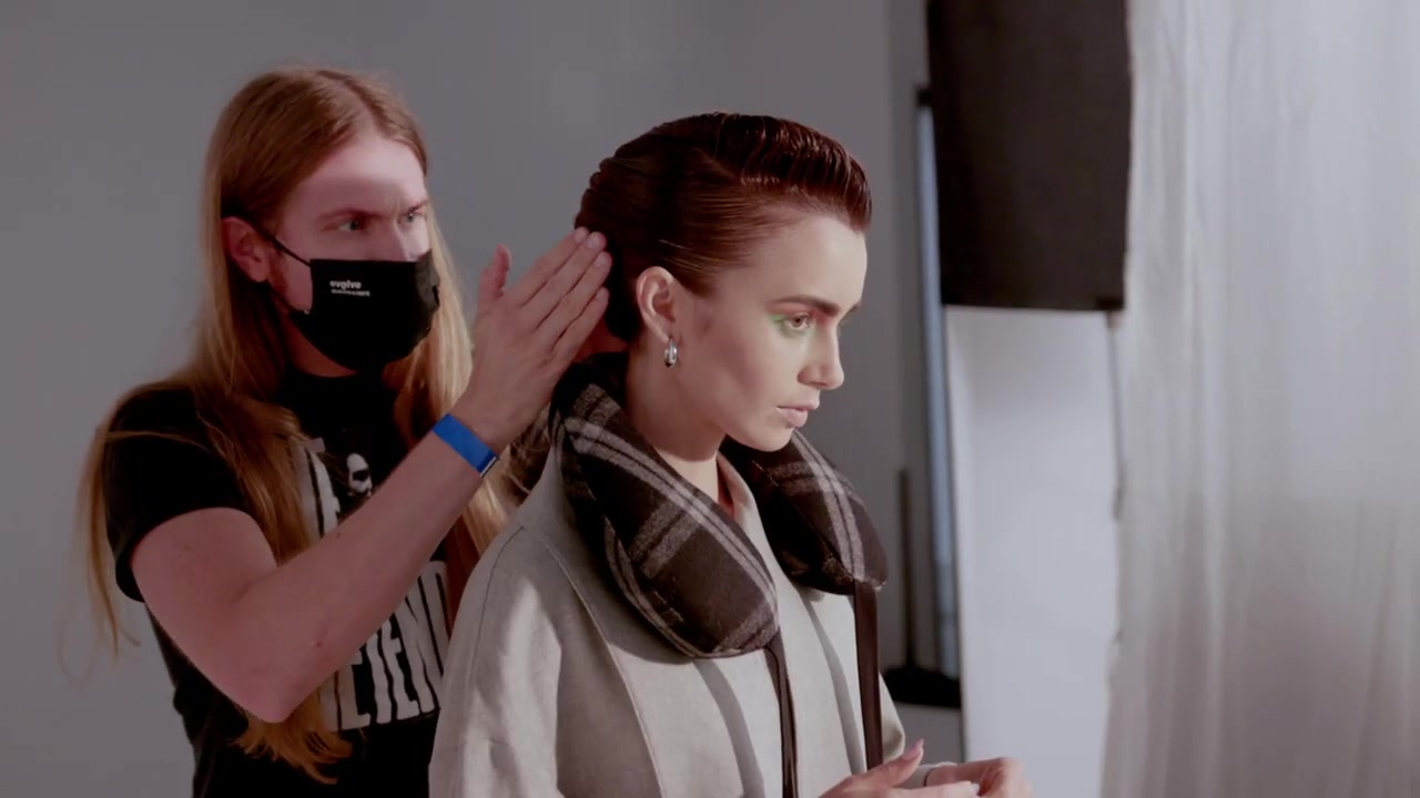 Lily_Collins__Glam_Team_Talk_About_the_Inspiration_Behind_Their_Looks___Byrdie_188.jpg Lily_Collins__Glam_Team_Talk_About_the_Inspiration_Behind_Their_Looks___Byrdie_188.jpg