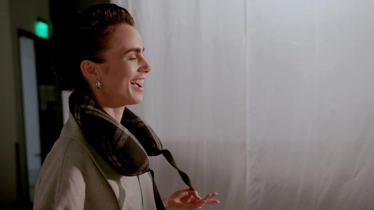 Lily_Collins__Glam_Team_Talk_About_the_Inspiration_Behind_Their_Looks___Byrdie_226.jpg Lily_Collins__Glam_Team_Talk_About_the_Inspiration_Behind_Their_Looks___Byrdie_226.jpg