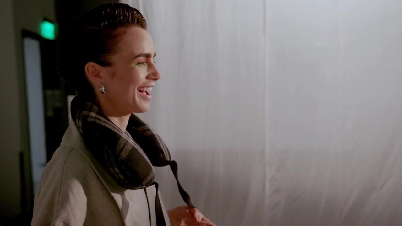 Lily_Collins__Glam_Team_Talk_About_the_Inspiration_Behind_Their_Looks___Byrdie_228.jpg