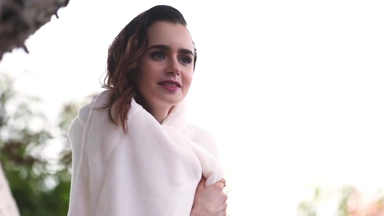 Lily_Collins__042.jpg