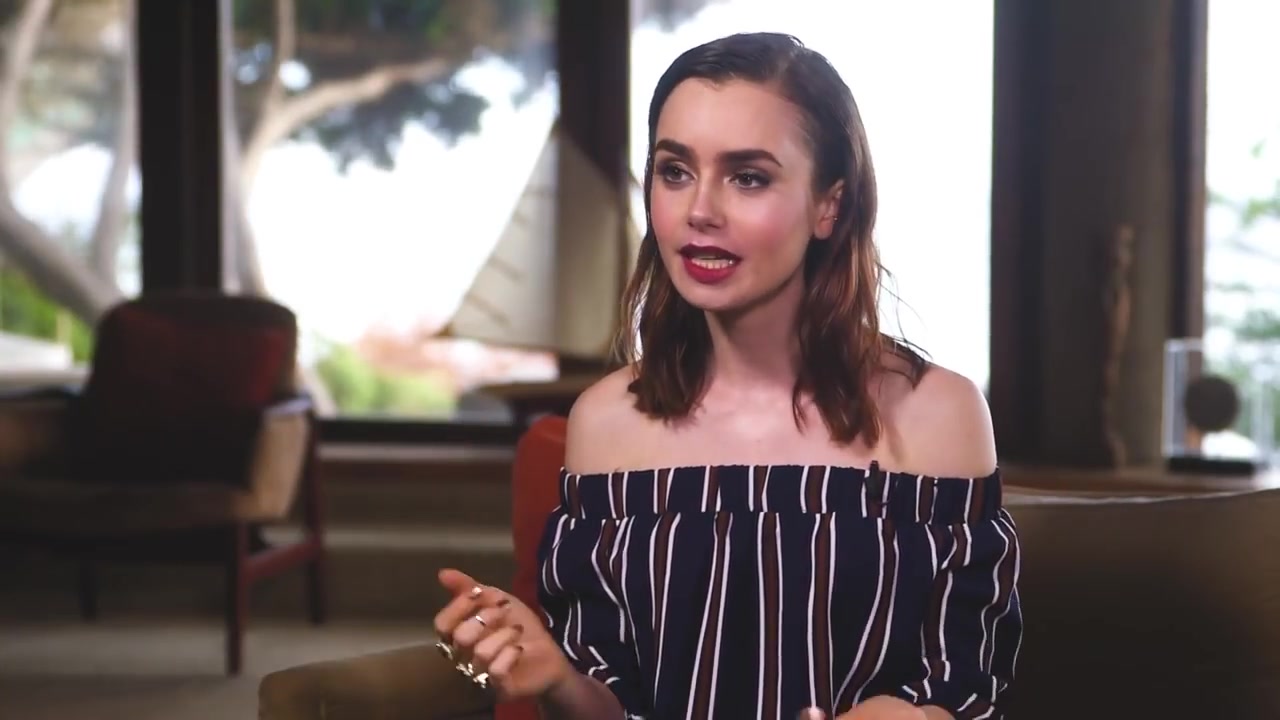 Lily_Collins__132.jpg