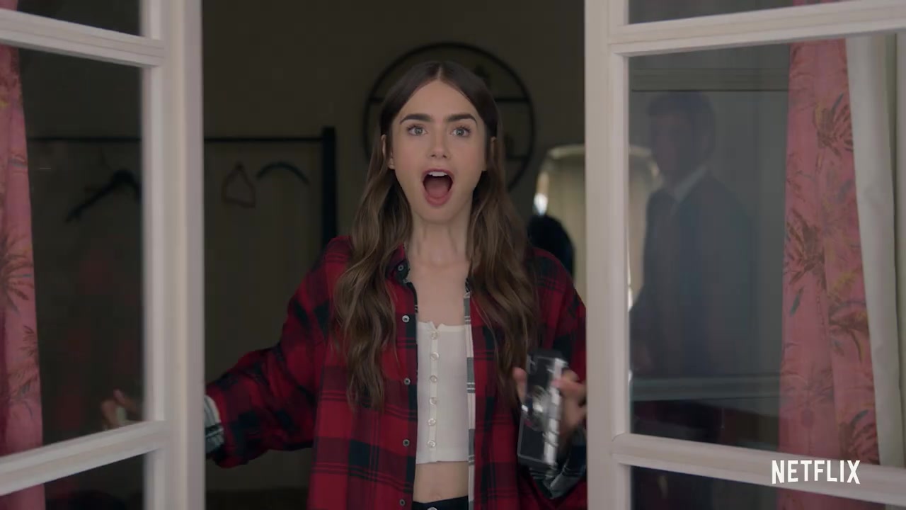 Emily_in_Paris___Official_Teaser__006.jpg