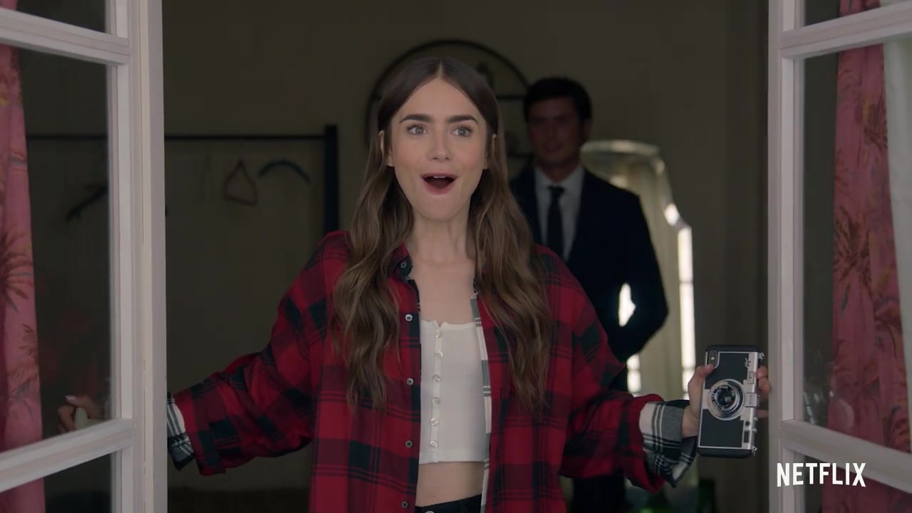 Emily_in_Paris___Official_Teaser__009.jpg