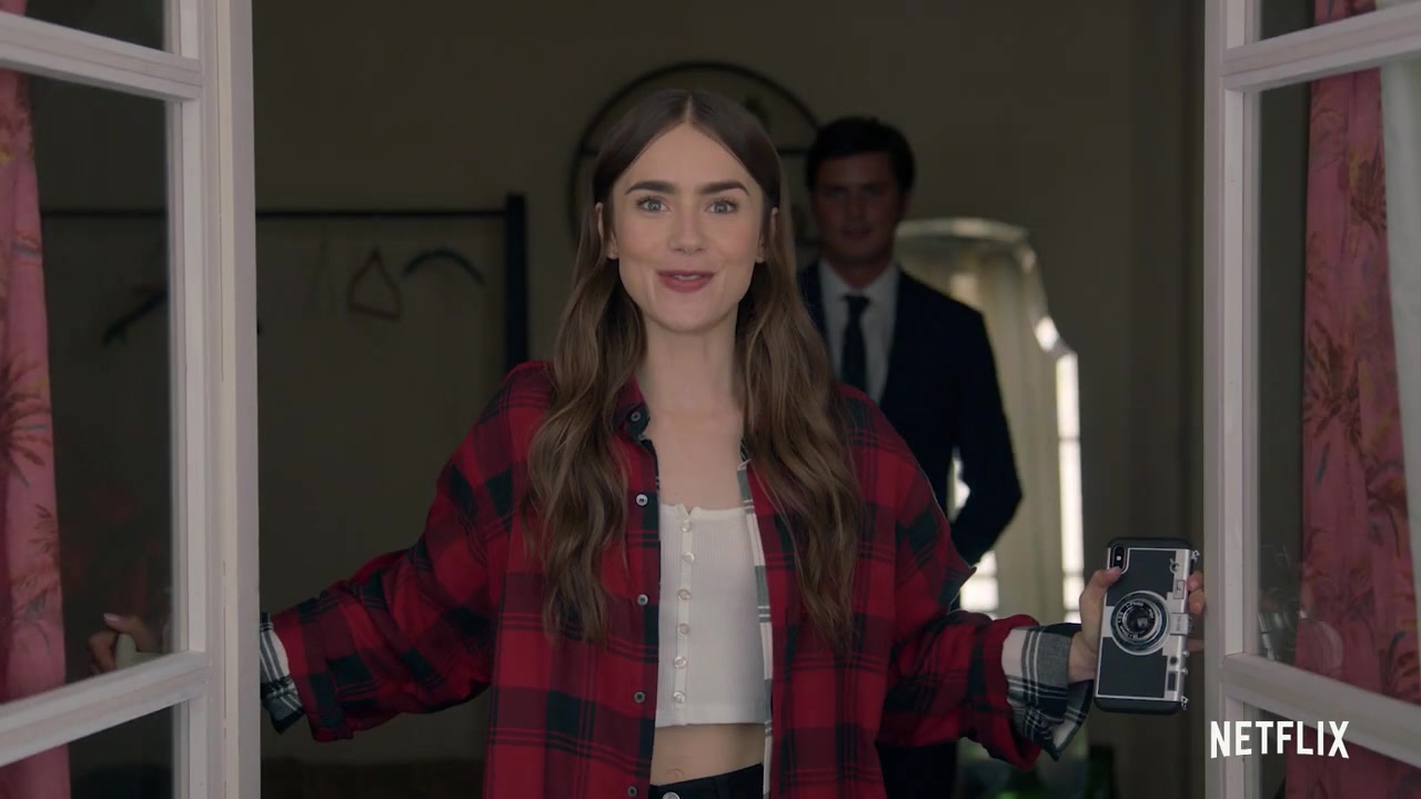 Emily_in_Paris___Official_Teaser__010.jpg