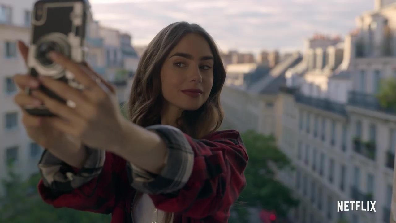 Emily_in_Paris___Official_Teaser__021.jpg Emily_in_Paris___Official_Teaser__021.jpg
