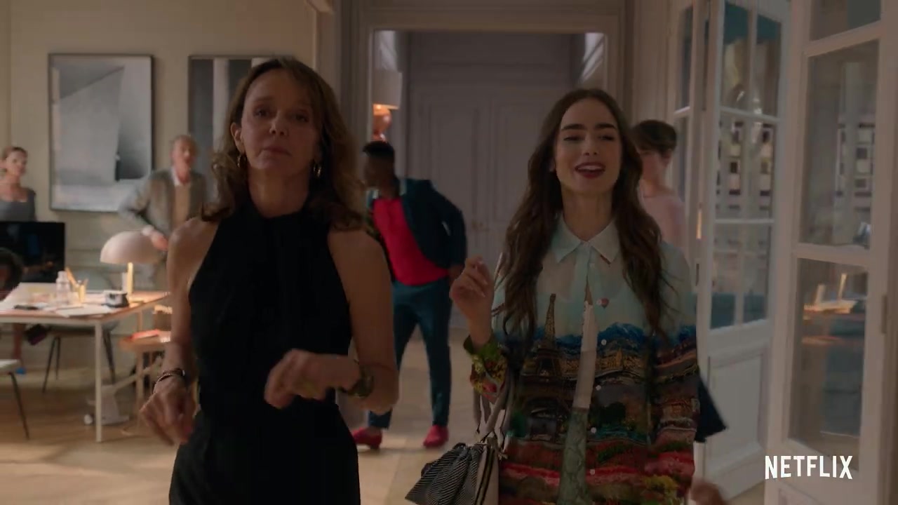 Emily_in_Paris___Official_Teaser__034.jpg
