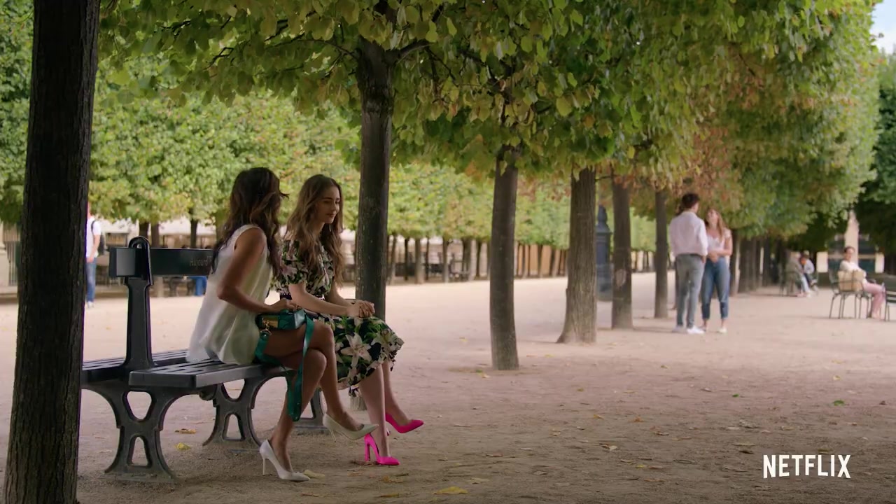 Emily_in_Paris___Official_Teaser__081.jpg