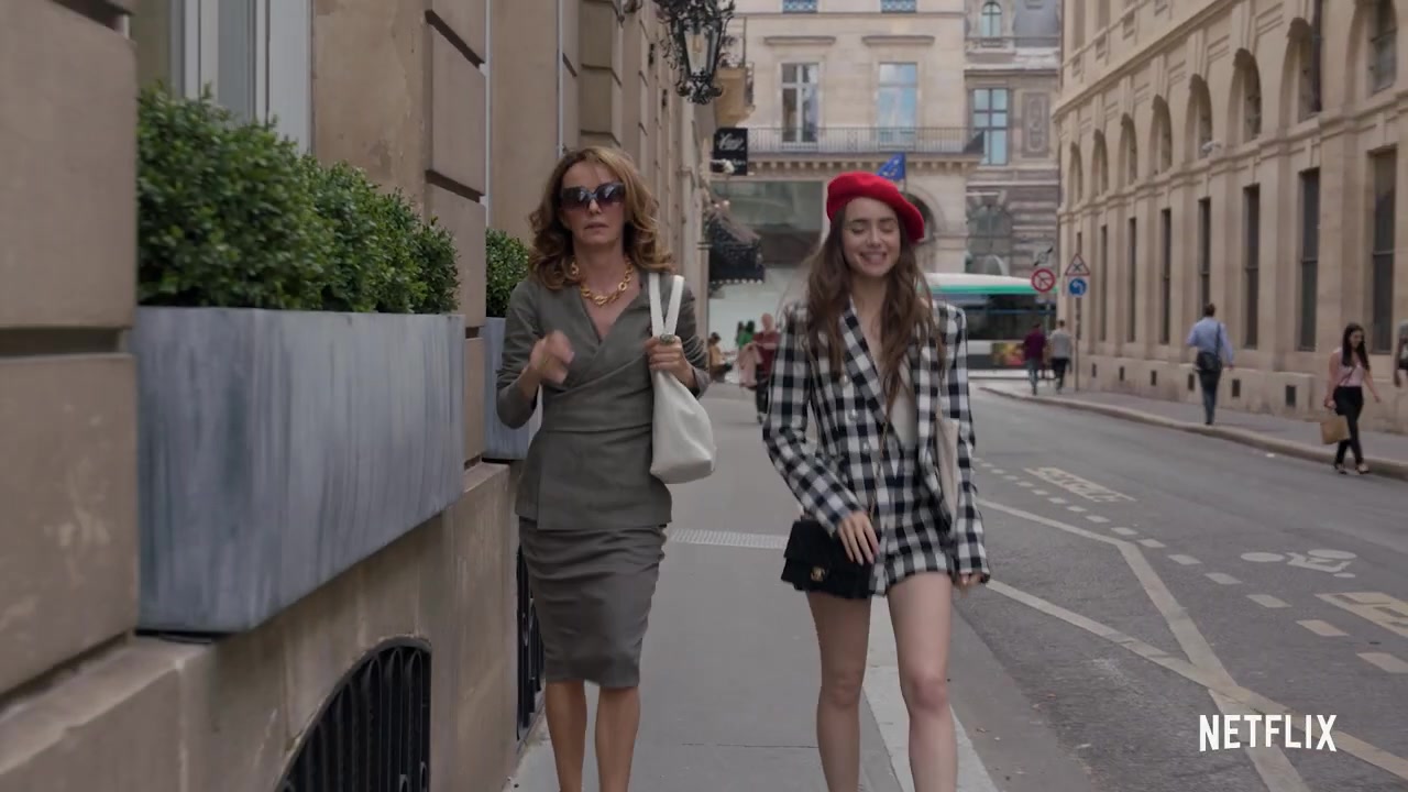 Emily_in_Paris___Official_Teaser__101.jpg