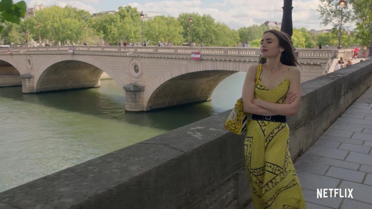 Emily_in_Paris___Official_Teaser__125.jpg