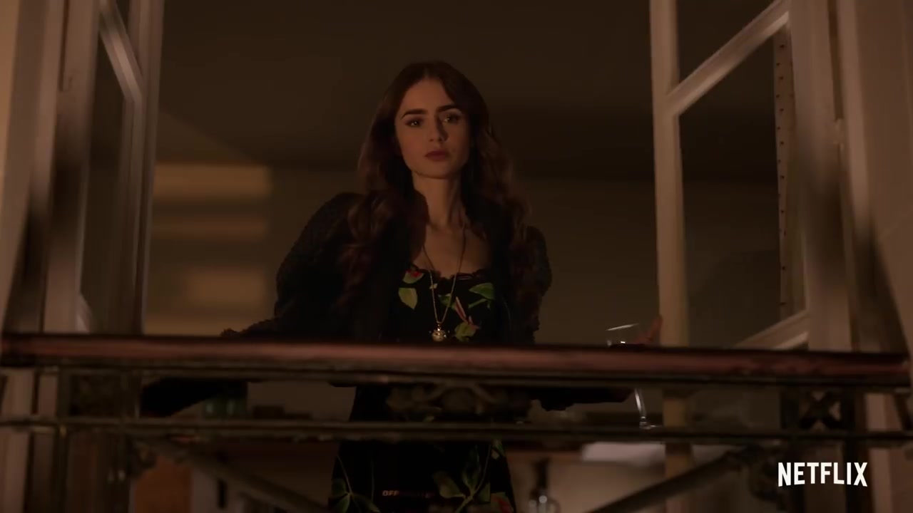 Emily_in_Paris_-_Official_Trailer_-_Netflix_072.jpg