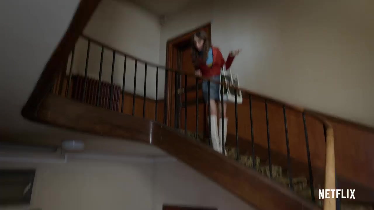 Emily_in_Paris_-_Official_Trailer_-_Netflix_077.jpg