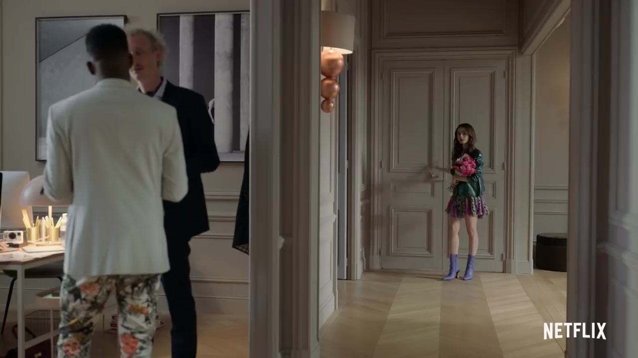 Emily_in_Paris_-_Official_Trailer_-_Netflix_079.jpg Emily_in_Paris_-_Official_Trailer_-_Netflix_079.jpg
