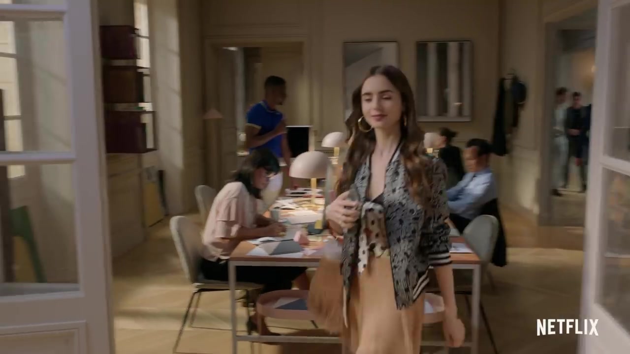 Emily_in_Paris_-_Official_Trailer_-_Netflix_081.jpg