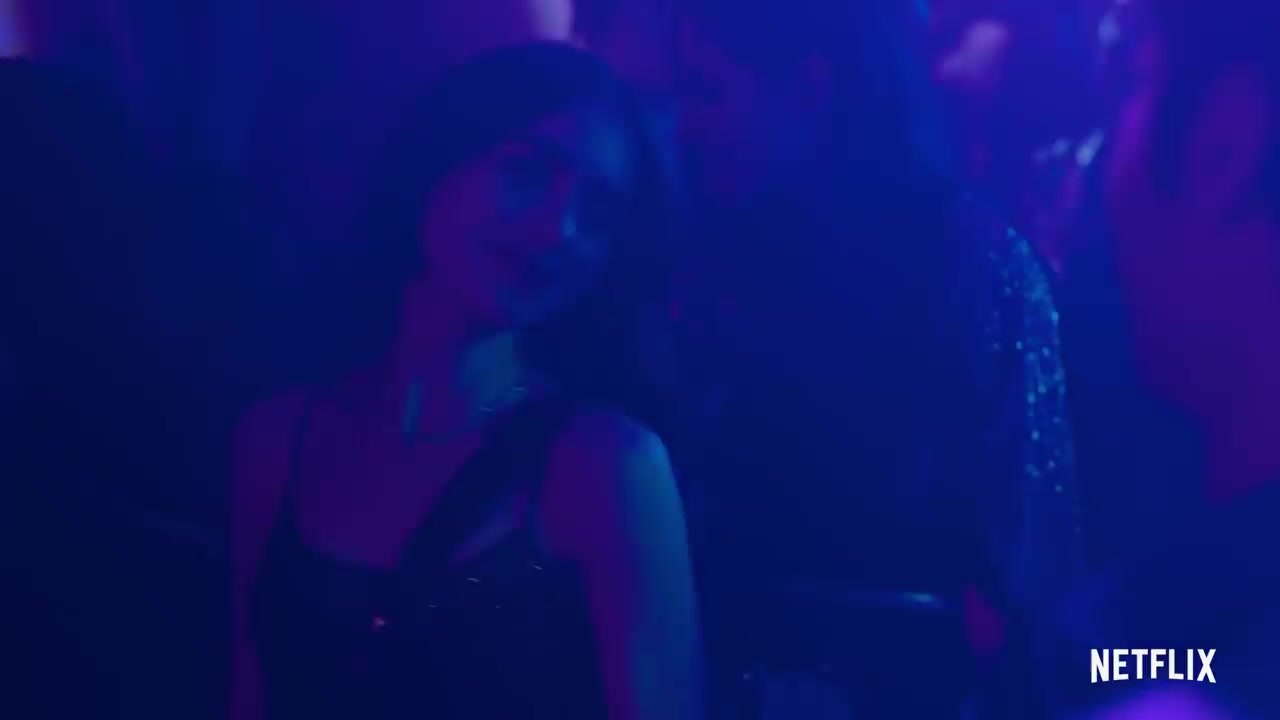Emily_in_Paris_-_Official_Trailer_-_Netflix_092.jpg