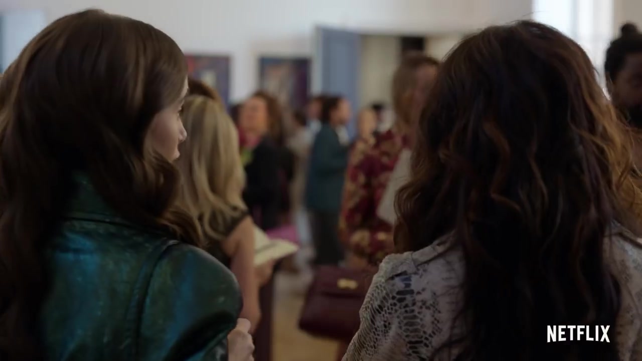 Emily_in_Paris_-_Official_Trailer_-_Netflix_095.jpg