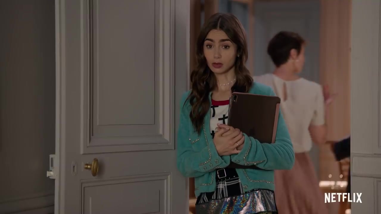 Emily_in_Paris_-_Official_Trailer_-_Netflix_102.jpg
