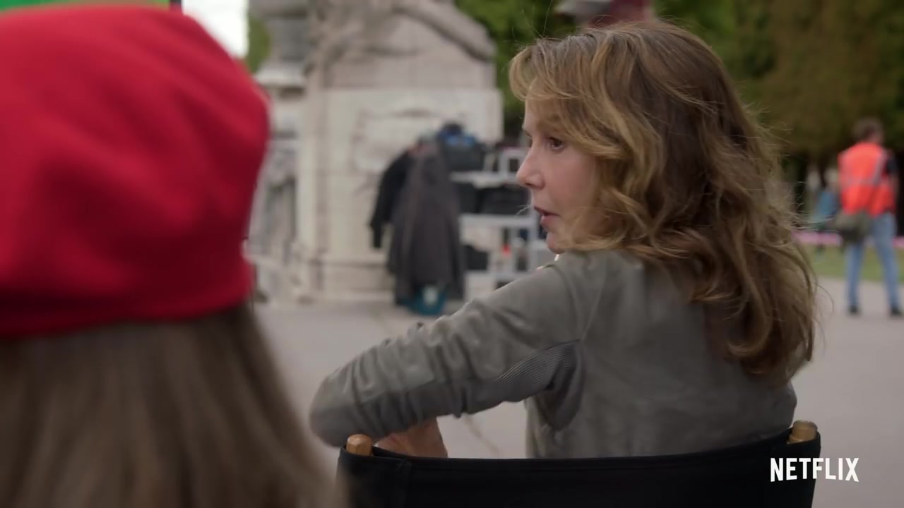 Emily_in_Paris_-_Official_Trailer_-_Netflix_110.jpg