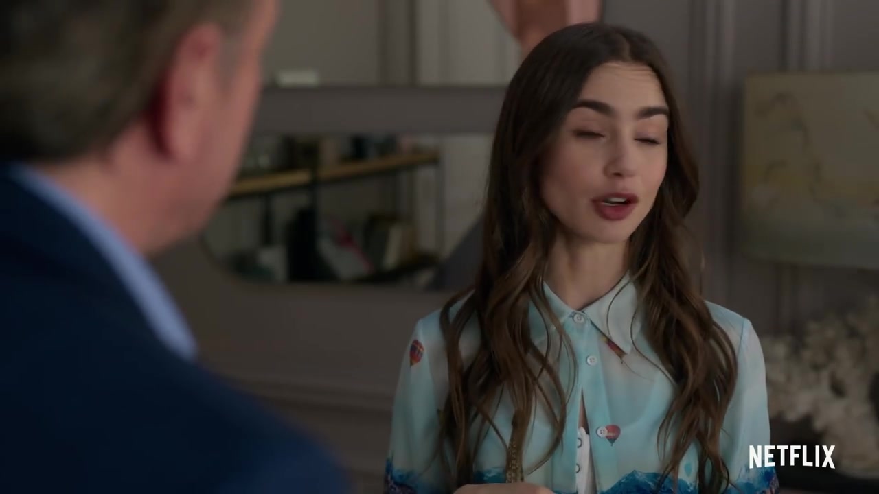 Emily_in_Paris_-_Official_Trailer_-_Netflix_117.jpg