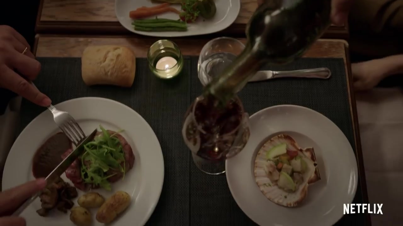 Emily_in_Paris_-_Official_Trailer_-_Netflix_129.jpg