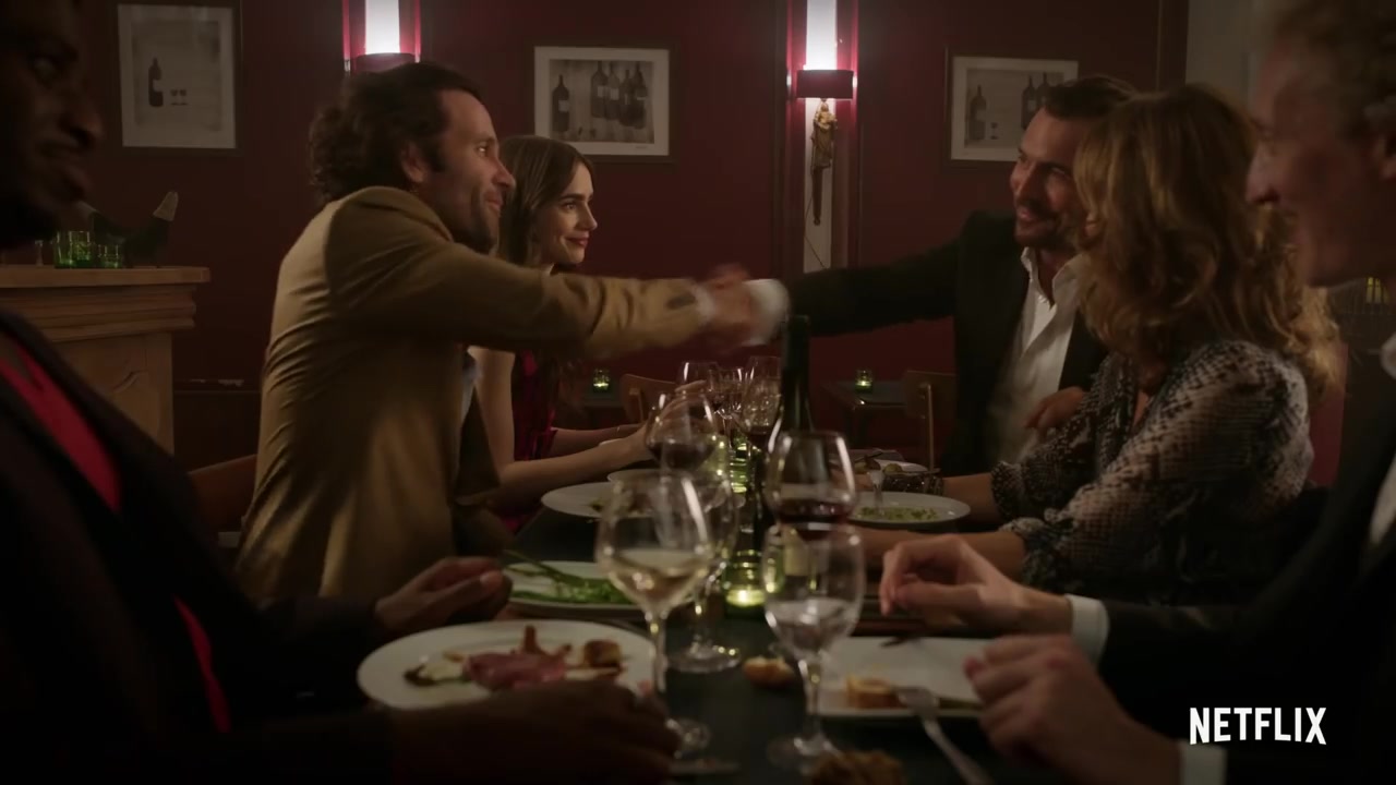Emily_in_Paris_-_Official_Trailer_-_Netflix_131.jpg