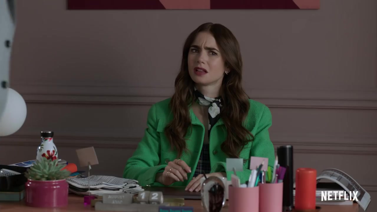 Emily_in_Paris_-_Official_Trailer_-_Netflix_147.jpg