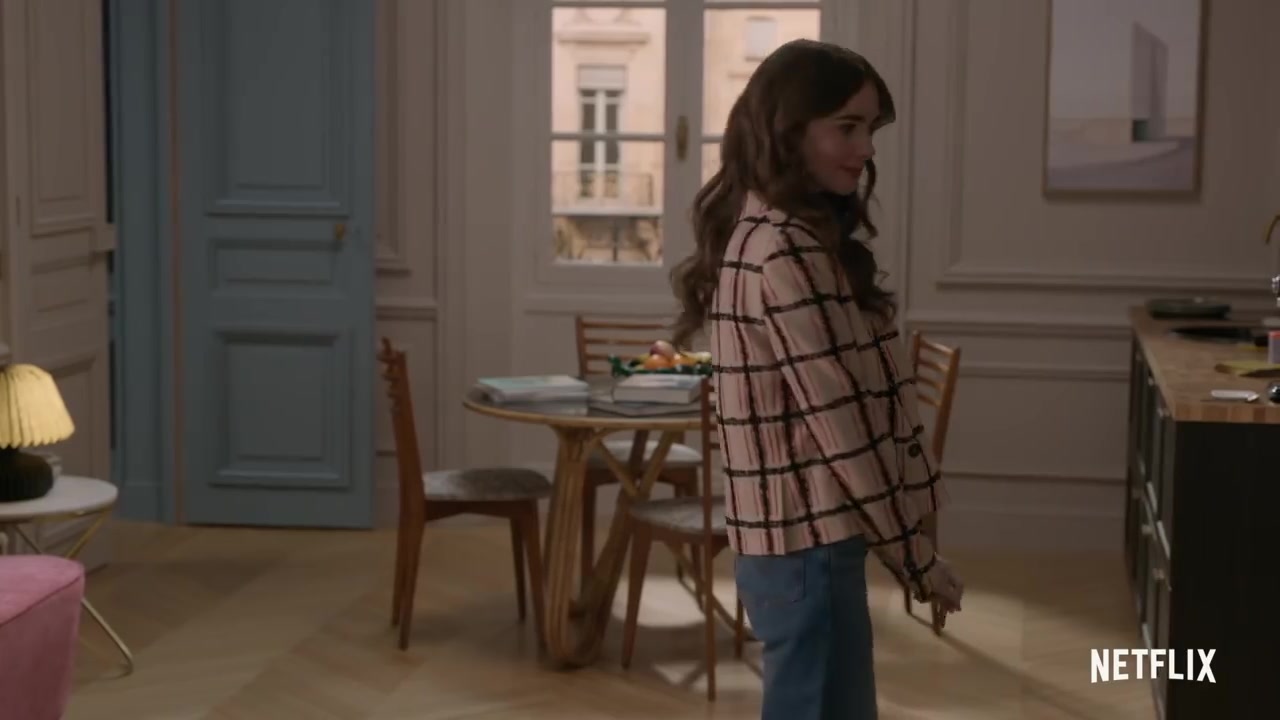 Emily_in_Paris_-_Official_Trailer_-_Netflix_152.jpg Emily_in_Paris_-_Official_Trailer_-_Netflix_152.jpg