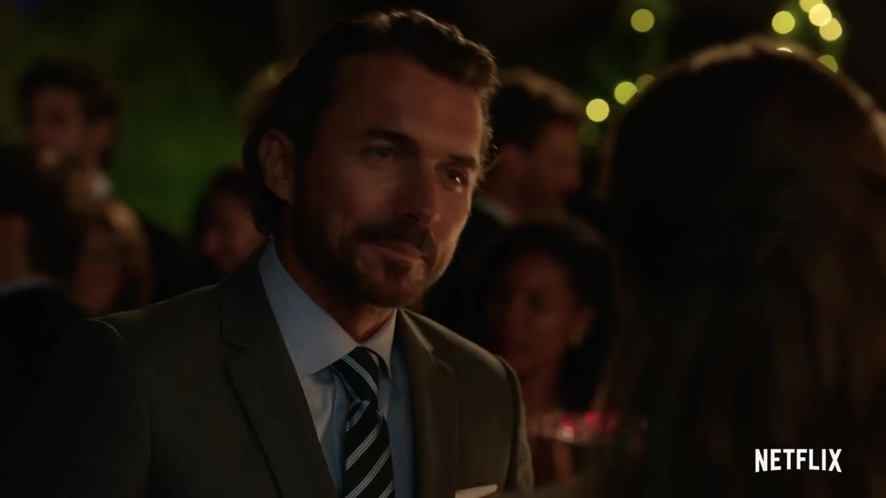 Emily_in_Paris_-_Official_Trailer_-_Netflix_155.jpg