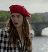 Emily_in_Paris_-_Official_Trailer_-_Netflix_104.jpg