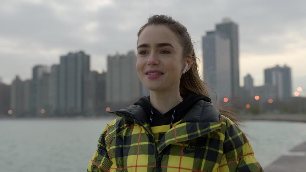 Emily_in_Paris_S01E01_Emily_in_Paris_720p_NF_WEB-DL_DDP5_1_x264-BTN_0062.jpg