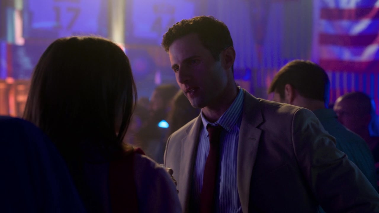 Emily_in_Paris_S01E01_Emily_in_Paris_720p_NF_WEB-DL_DDP5_1_x264-BTN_0260.jpg
