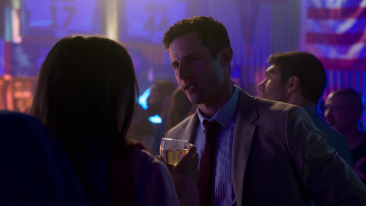 Emily_in_Paris_S01E01_Emily_in_Paris_720p_NF_WEB-DL_DDP5_1_x264-BTN_0261.jpg