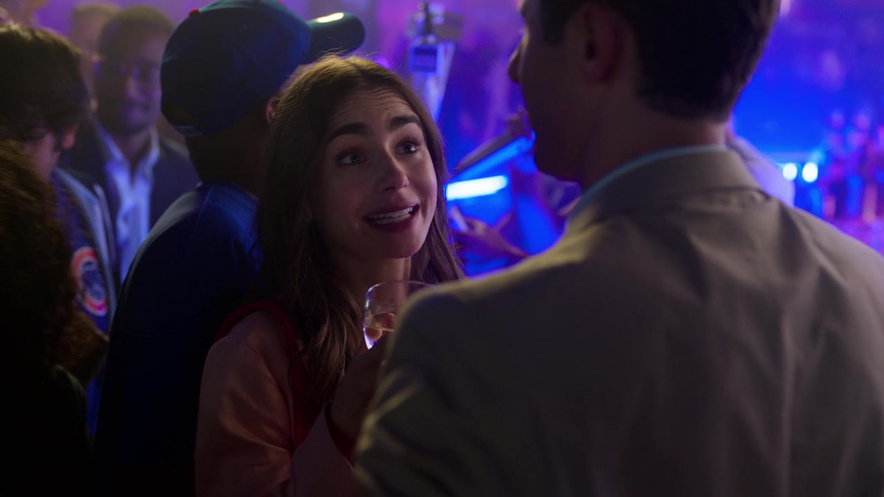 Emily_in_Paris_S01E01_Emily_in_Paris_720p_NF_WEB-DL_DDP5_1_x264-BTN_0276.jpg