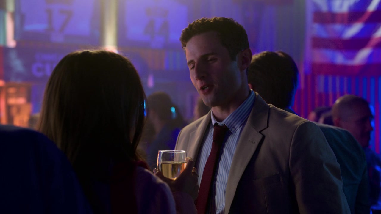 Emily_in_Paris_S01E01_Emily_in_Paris_720p_NF_WEB-DL_DDP5_1_x264-BTN_0284.jpg