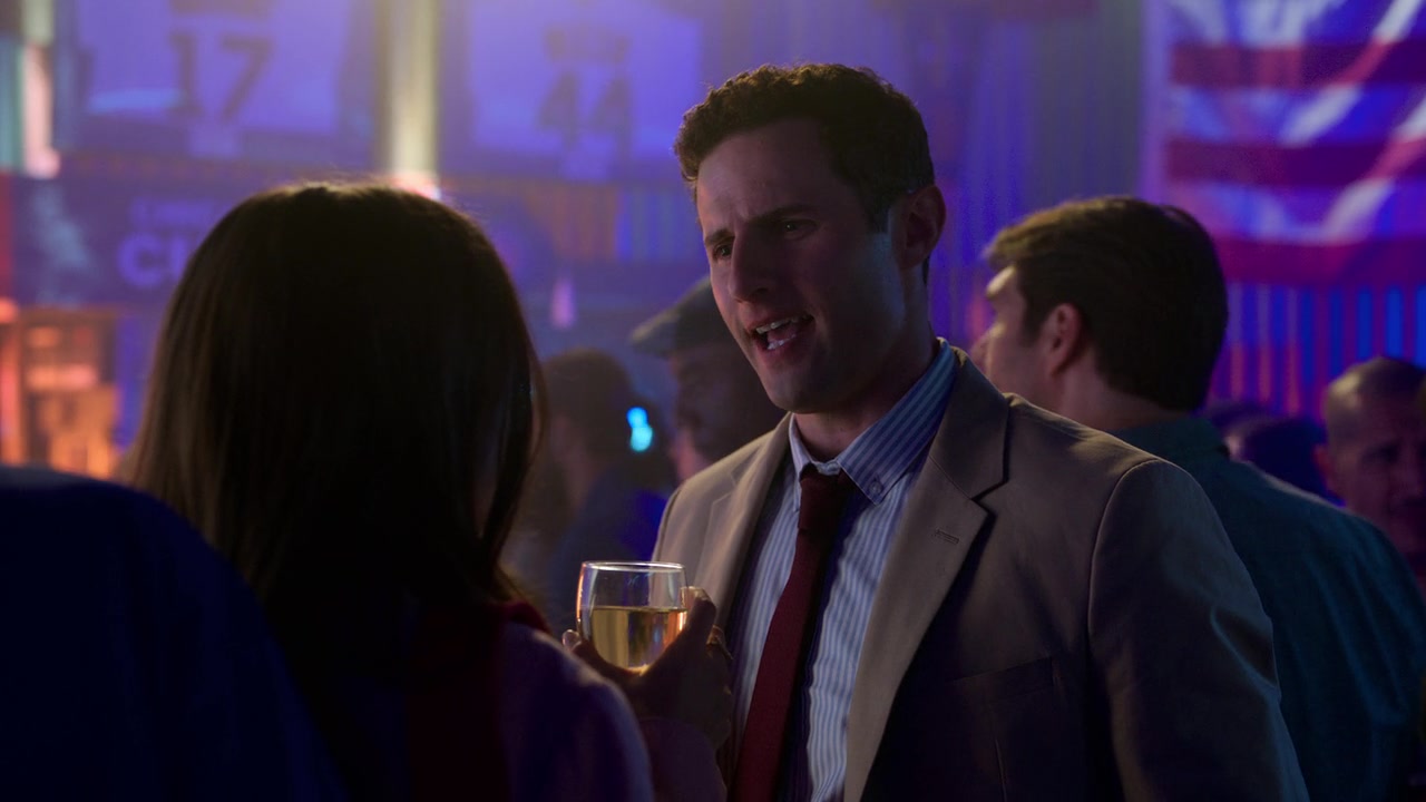 Emily_in_Paris_S01E01_Emily_in_Paris_720p_NF_WEB-DL_DDP5_1_x264-BTN_0285.jpg