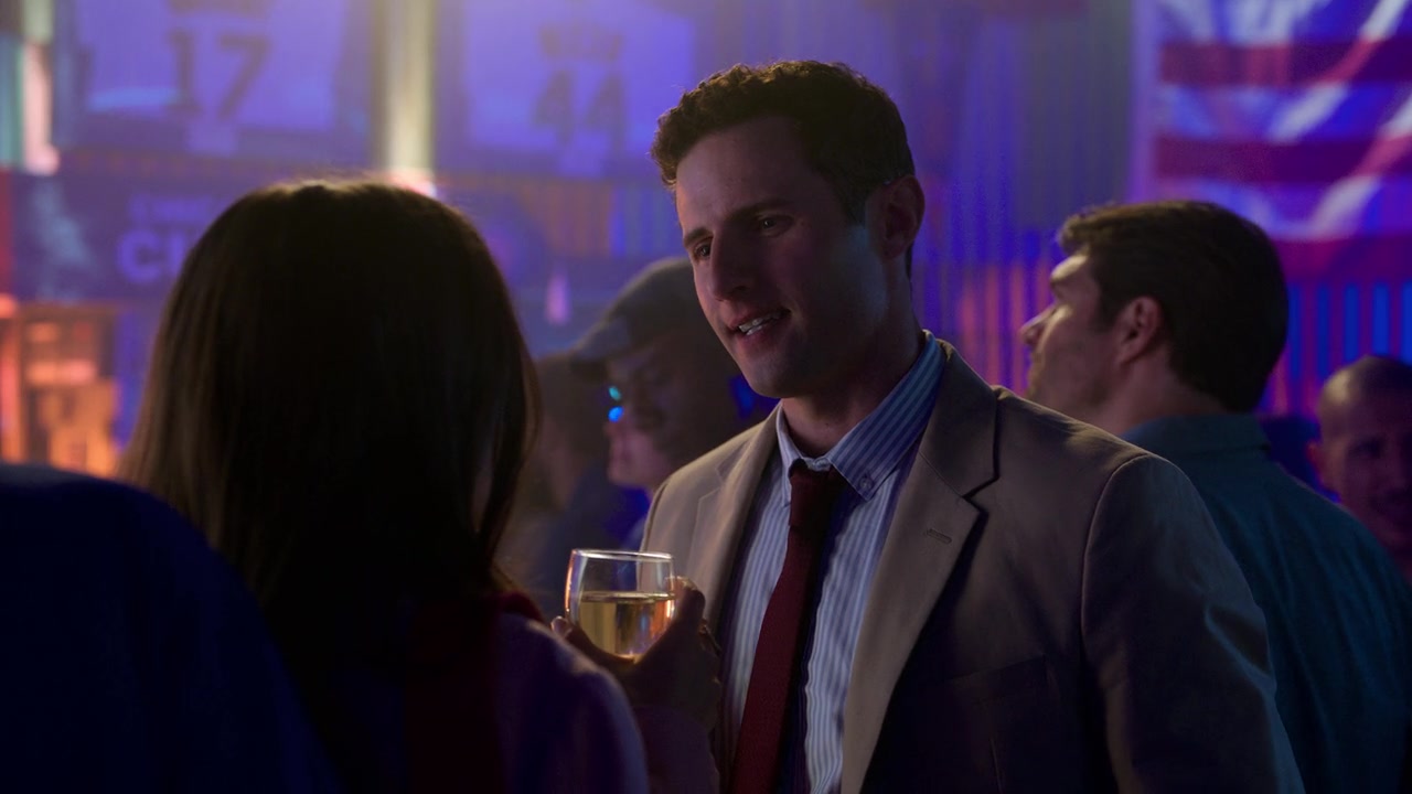 Emily_in_Paris_S01E01_Emily_in_Paris_720p_NF_WEB-DL_DDP5_1_x264-BTN_0286.jpg