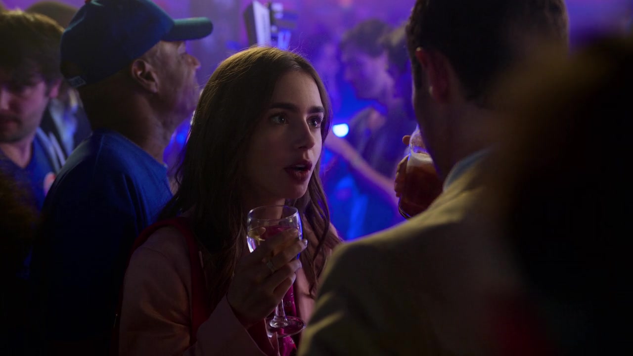 Emily_in_Paris_S01E01_Emily_in_Paris_720p_NF_WEB-DL_DDP5_1_x264-BTN_0290.jpg