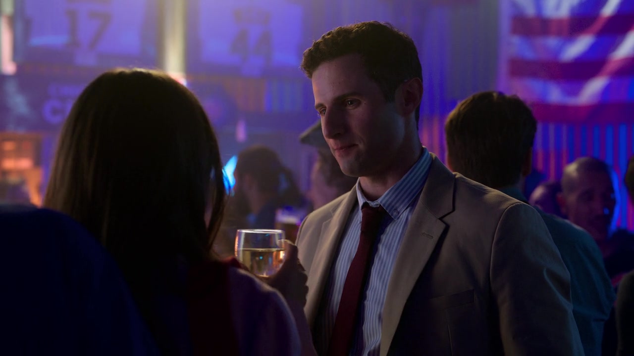 Emily_in_Paris_S01E01_Emily_in_Paris_720p_NF_WEB-DL_DDP5_1_x264-BTN_0293.jpg