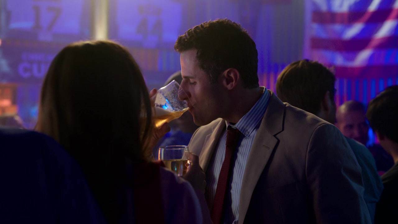 Emily_in_Paris_S01E01_Emily_in_Paris_720p_NF_WEB-DL_DDP5_1_x264-BTN_0297.jpg