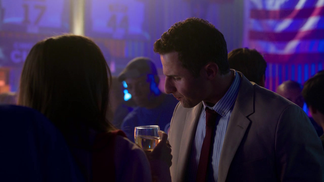 Emily_in_Paris_S01E01_Emily_in_Paris_720p_NF_WEB-DL_DDP5_1_x264-BTN_0299.jpg