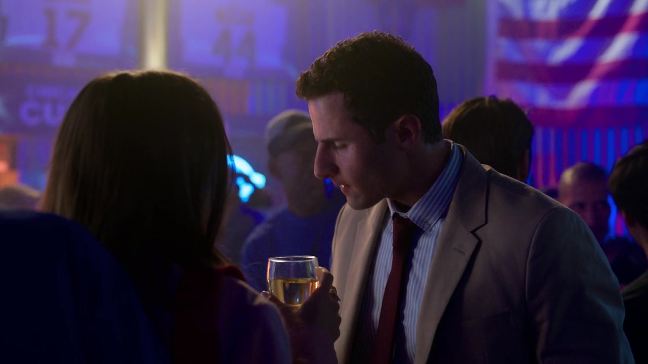 Emily_in_Paris_S01E01_Emily_in_Paris_720p_NF_WEB-DL_DDP5_1_x264-BTN_0300.jpg