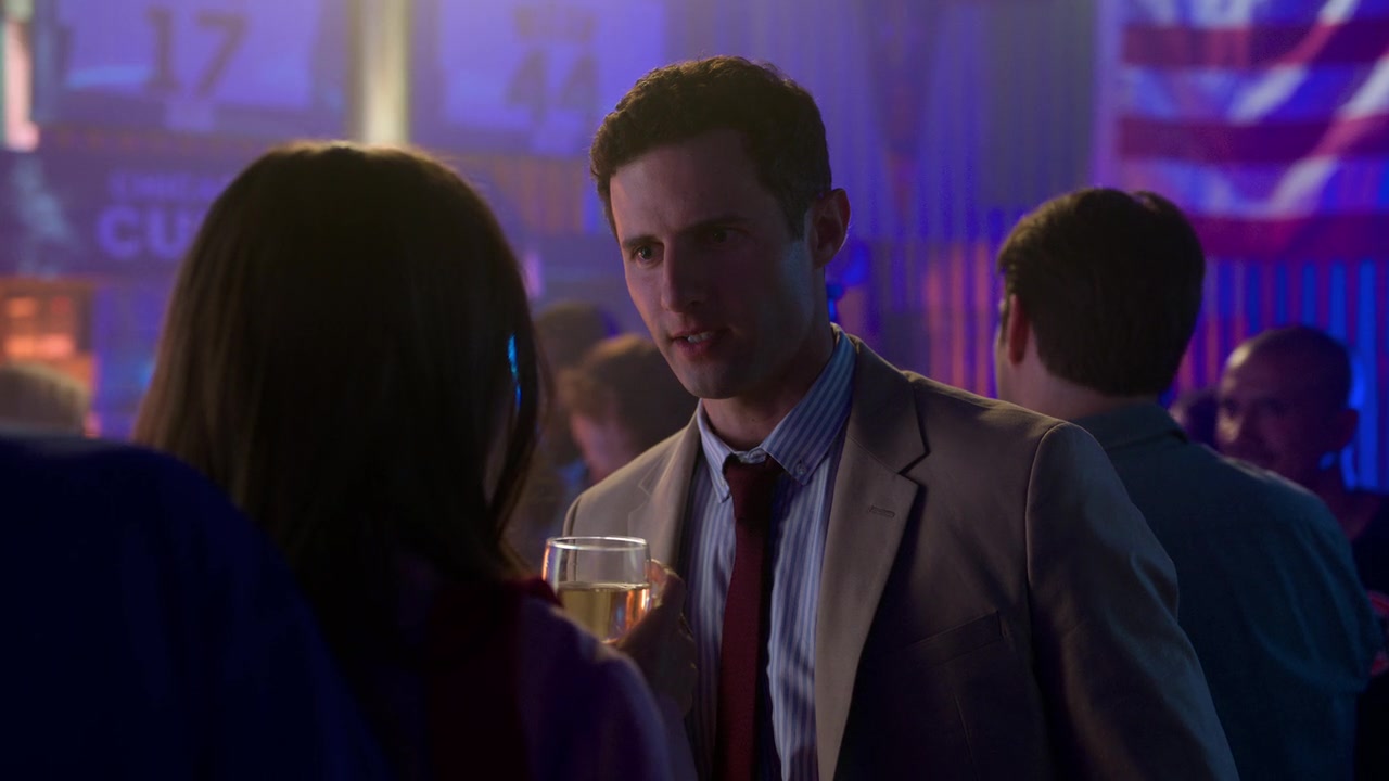 Emily_in_Paris_S01E01_Emily_in_Paris_720p_NF_WEB-DL_DDP5_1_x264-BTN_0308.jpg